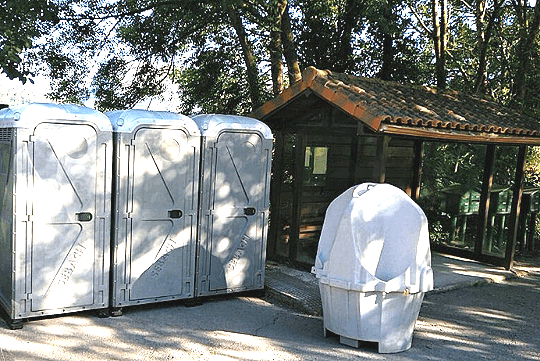 Sanitarios portátiles en el campo