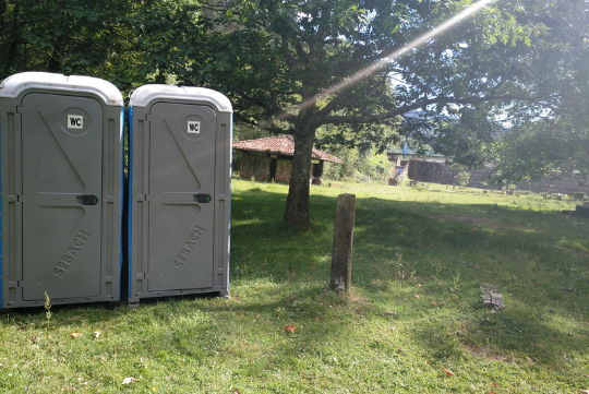 Sanitarios portátiles en el campo